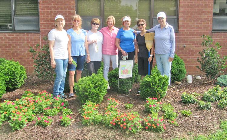 Pictured (left to right) Ann Moore, Deb Simmons, Sue Grove, Margo Engel, Annette Burnett, Mary Weinthaler and Mary Flowers.