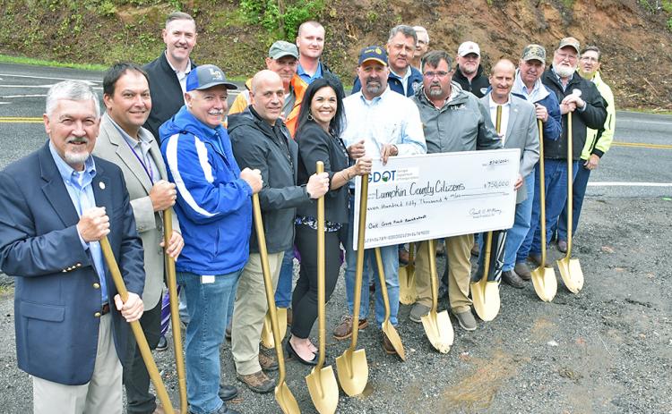 Last week City of Dahlonega, Lumpkin County, State and DOT officials gathered to celebrate the groundbreaking of the new roundabout planned for the intersection of Highway 19 business and Oak Grove Road.