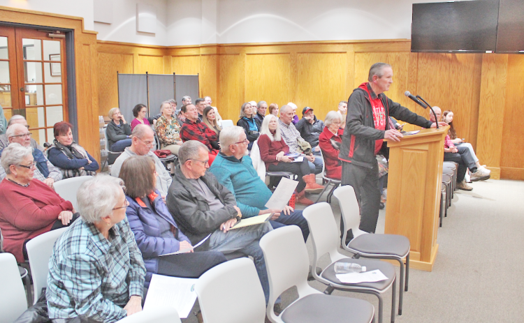 Tom Gordineer expresses his opinion about Mountain Top Realty’s proposed development near Pinetree Way during the public comments portion of a recent City Council meeting.