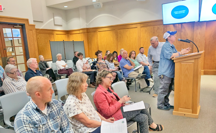 Multiple meeting-goers were eager to take to the podium at City Hall last Monday as they shared their thoughts on the proposed sign ordinance that could regulate holiday inflatables and wall signs.