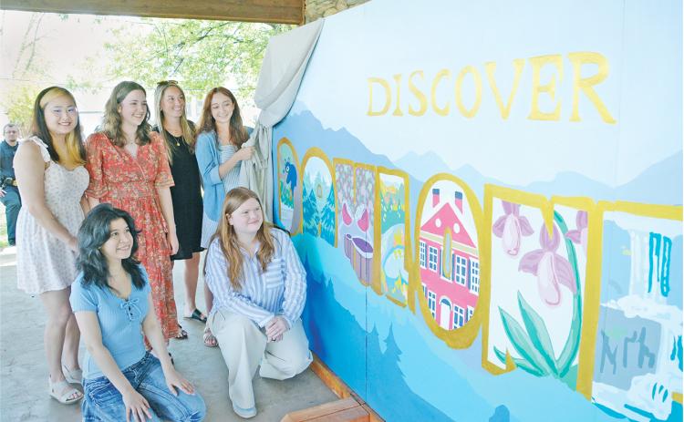Helping to unveil the new Discover Dahlonega mural were (back row, from left) UNG student Grace Witkowski, UNG student Joanna Zwemke, DDA Main Street Manager Skyler Alexander and DDA Director Ariel Alexander. (Front row, from left) UNG student Stephanie Leyva and UNG student Alexis Phillips.