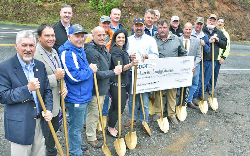 Last week City of Dahlonega, Lumpkin County, State and DOT officials gathered to celebrate the groundbreaking of the new roundabout planned for the intersection of Highway 19 business and Oak Grove Road.