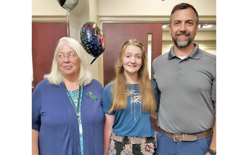 Mountain Ed. Valedictorian, Sydnee Poore, with her father and former teacher Craig Poore and grandmother Barbara Poore, a current Mountain Ed. teacher.