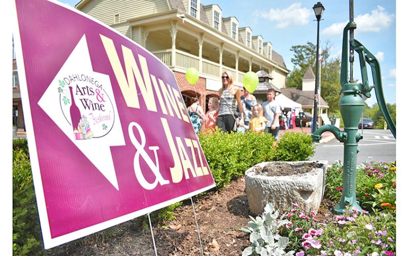 Visitors at this year’s festival can enjoy a downtown full of carefully selected arts and crafts displays, the Wine &amp; Beer Garden at the South end of Hancock Park, as well as jazz, blues, salsa and many other musical groups.