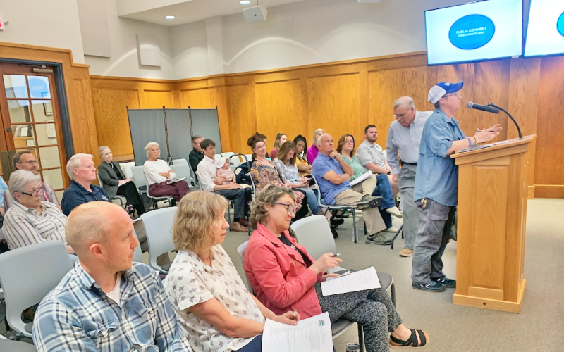 Multiple meeting-goers were eager to take to the podium at City Hall last Monday as they shared their thoughts on the proposed sign ordinance that could regulate holiday inflatables and wall signs.