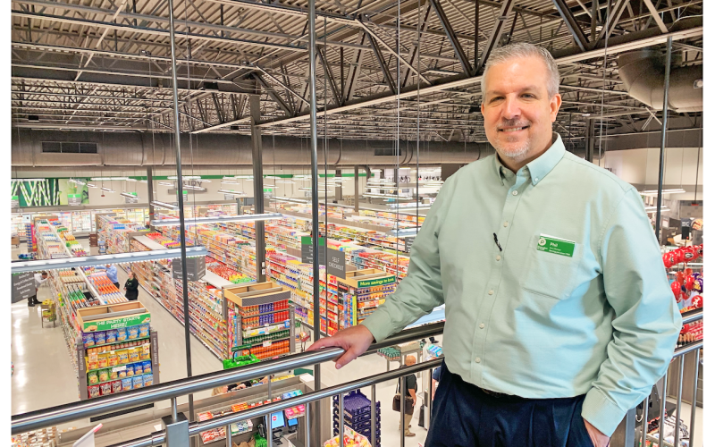 Manager Phil Sarnowski oversees last minute Monday afternoon preparations at the long-awaited Publix on Maxwell Lane.