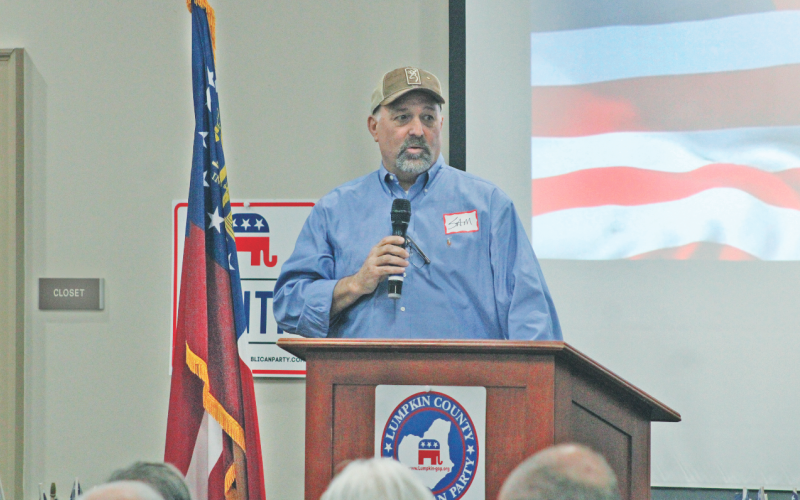 Former Dahlonega Mayor Sam Norton announced his return to local politics at the Lumpkin County Republican Party meeting Thursday night. “It’s time to get back in the fight,” Norton said.