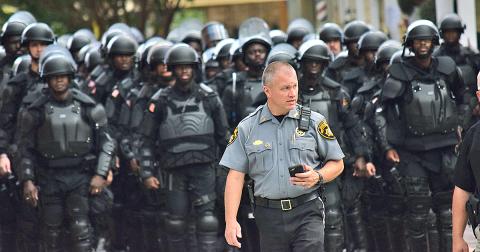 Lumpkin County Sheriff Stacy Jarrard keeps watch over the public square in Dahlonega amid hundreds of law-enforcement personnel at a political rally on September 14. (photo by Matt Aiken))