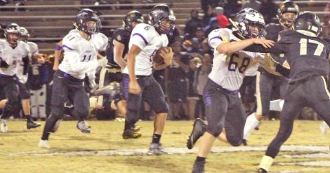 Tavion Lawrence (#6) weaves through the Vikings’ special team on his way to a 66-yard kickoff return. Lawrence’s sensational kickoff return set the Indians up for a nine-yard touchdown.