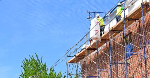 Though regular business has slowed to a halt on the square, construction has continued at a steady pace at the downtown hotel emerging on East Main Street. (photo by Matt Aiken)