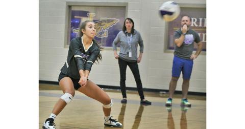 ABOVE: Senior Isabel Davenport’s defensive play has helped her squad all season. She leads the team with 123 digs.