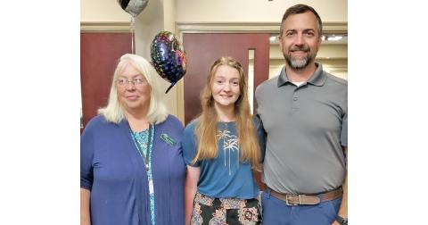 Mountain Ed. Valedictorian, Sydnee Poore, with her father and former teacher Craig Poore and grandmother Barbara Poore, a current Mountain Ed. teacher.