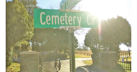After hours walking tours may soon be permitted by the City Council in Dahlonega’s Mount Hope Cemetery.