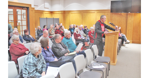 Tom Gordineer expresses his opinion about Mountain Top Realty’s proposed development near Pinetree Way during the public comments portion of a recent City Council meeting.