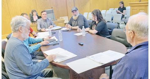 Last week's Dahlonega Planning Commission meeting turned into a round table talk as attendees discussed possible changes to City sign codes.
