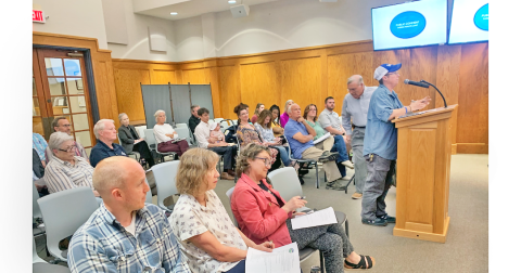 Multiple meeting-goers were eager to take to the podium at City Hall last Monday as they shared their thoughts on the proposed sign ordinance that could regulate holiday inflatables and wall signs.