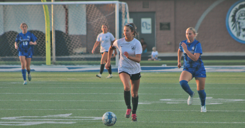 Andrea Limehouse runs the ball downfield against the Warriors.