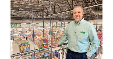 Manager Phil Sarnowski oversees last minute Monday afternoon preparations at the long-awaited Publix on Maxwell Lane.