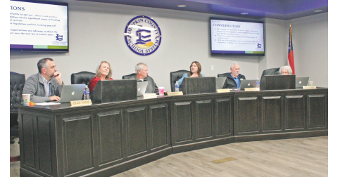 Superintendent Sharon Head explains her position on HB 581 as Board of Education members Craig Poore, Lynne Sylvester, Chairman Bobby Self, Jim McClure and Mera Turner weigh their options.