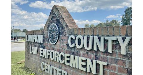 A Rabun County man was charged with simple assault and second degree cruelty to a child last week and transported to the Lumpkin County Sheriff’s Office.