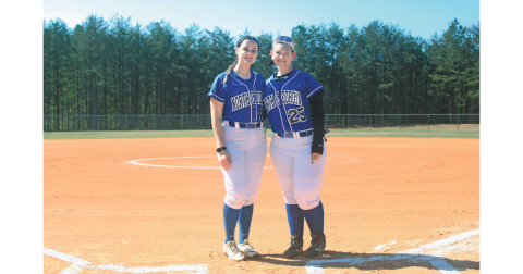 Heidy Bentancourt (left) and Gabrielle Niemczyk were honored as the UNG club softball teams’ two seniors.