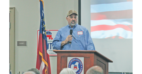 Former Dahlonega Mayor Sam Norton announced his return to local politics at the Lumpkin County Republican Party meeting Thursday night. “It’s time to get back in the fight,” Norton said.