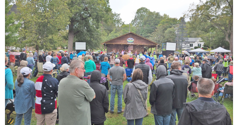A downtown crowd braved the misty weather for a ceremony honoring the memory of Charlie Kirk on Sunday night. 