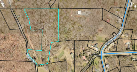 An image taken from the qPublic website highlights the Petitioner’s 9.54 acre parcel. The larger parcel adjoining it to the east would be the future site of a 240-foot cell tower.