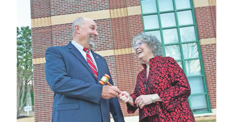 JoAnne Taylor hands off the gavel to Mayor Sam Norton at City Hall before the meeting in a photo-friendly setting at The Nugget’s request.