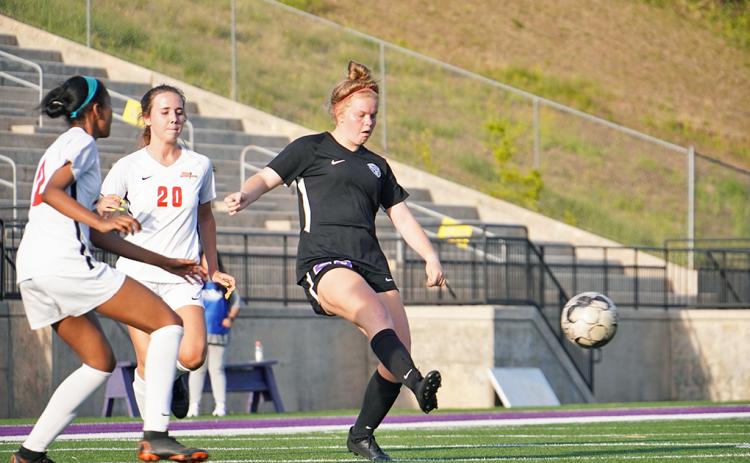 Lumpkin’s Rae Lynn Myers sends a pass across the field to a teammate during Lumpkin’s Sweet 16 matchup with GAC.