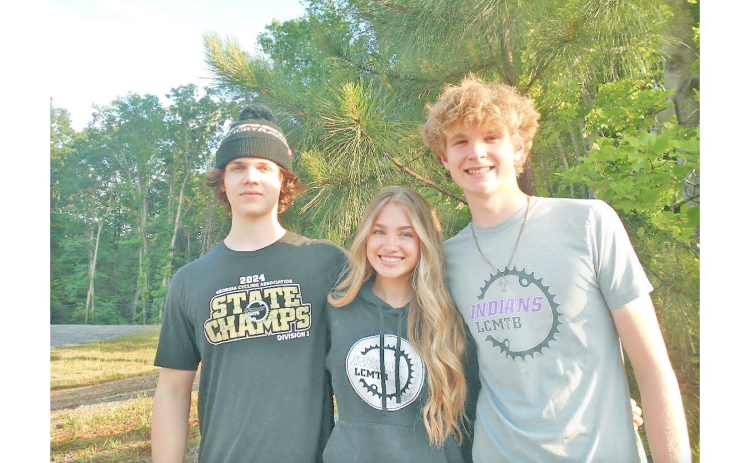 Seniors Devin White, Shiloh Claussen and Asher Boegner had a great season for the Lumpkin team.