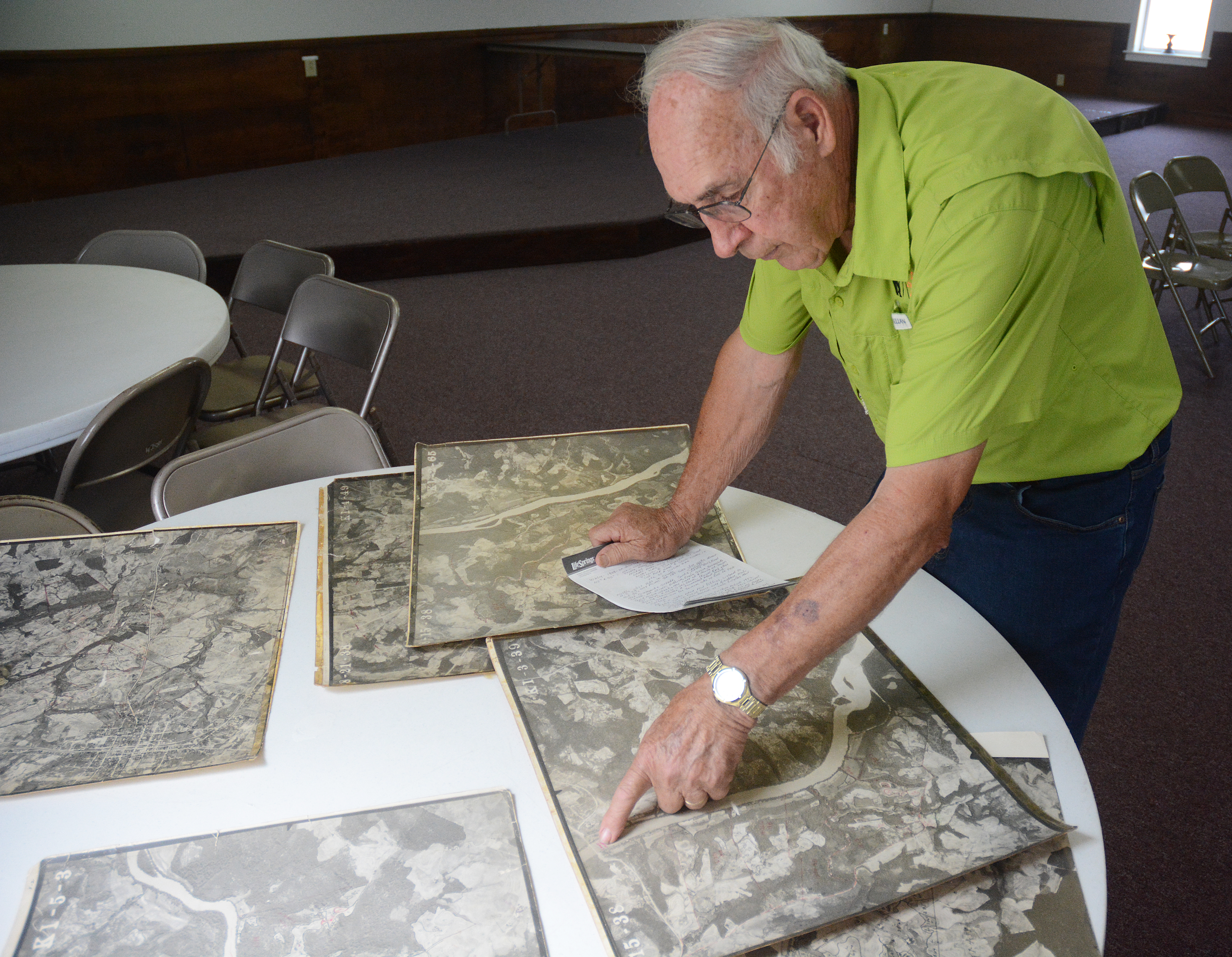 Dean Teasley looks at maps of the Hartwell area. Teasley, now 80, remembers very well before the Hartwell Dam was built, changing Hart County forever. (Photo/Michael Hall)